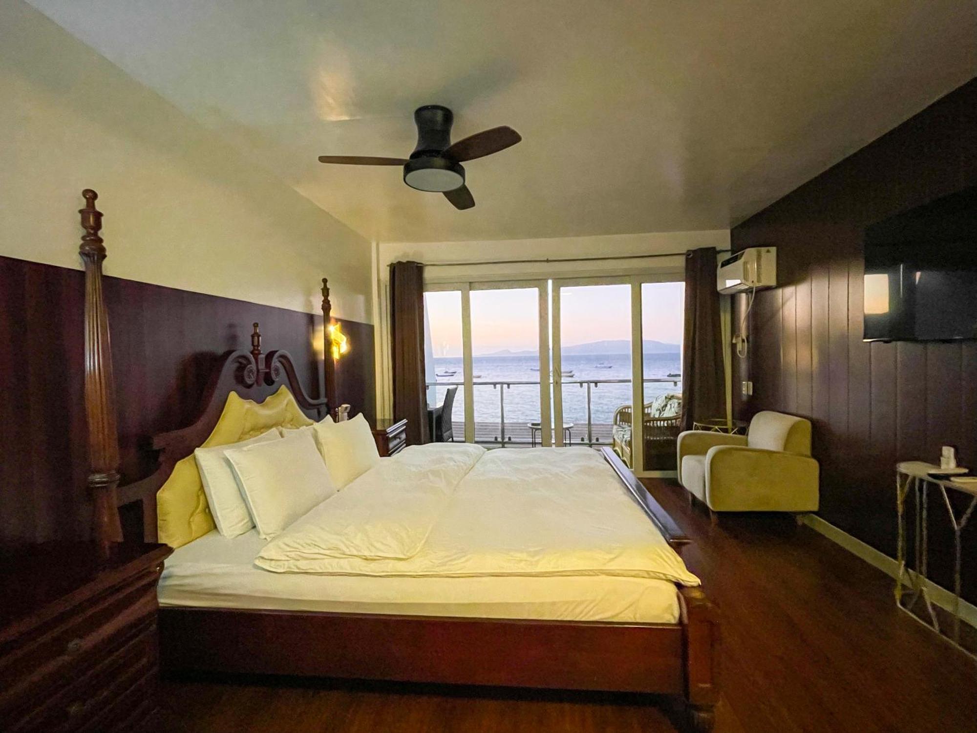 Montani Beach Resort Puerto Galera Powered By Cocotel Exterior foto