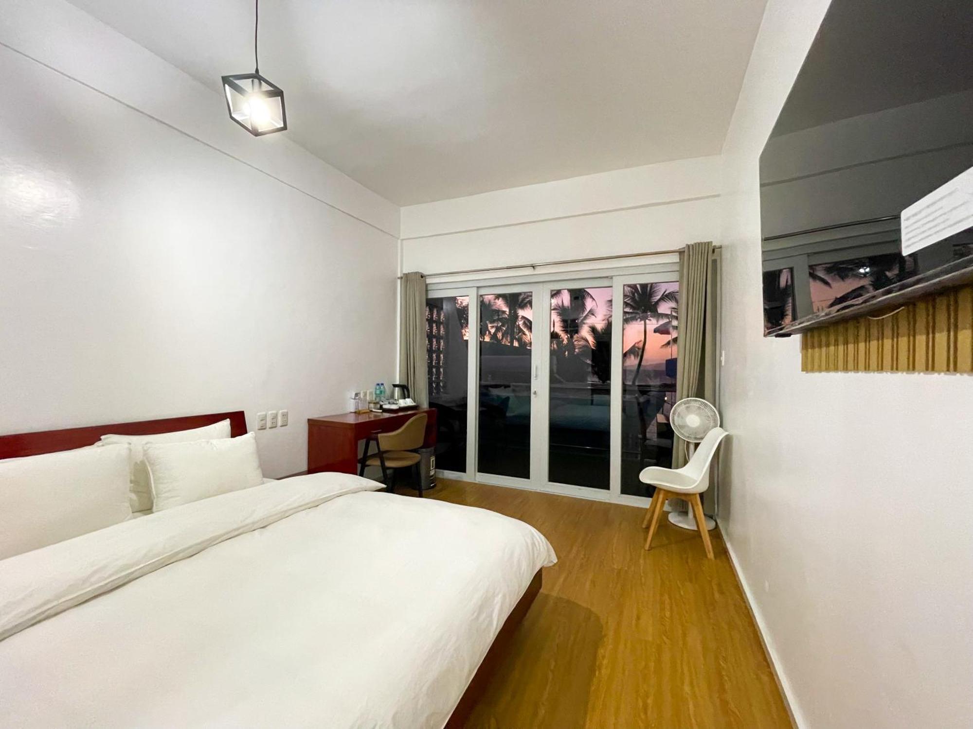 Montani Beach Resort Puerto Galera Powered By Cocotel Exterior foto