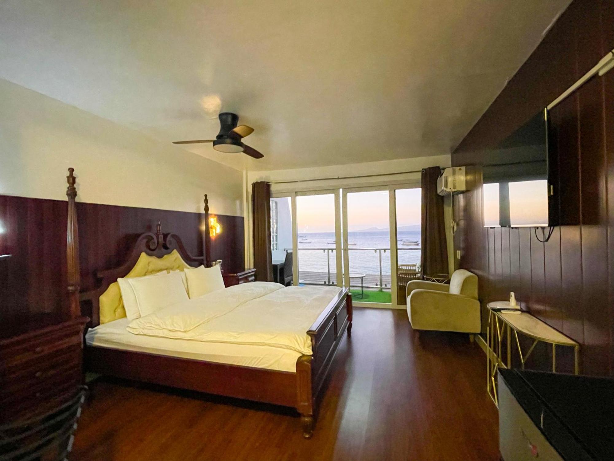 Montani Beach Resort Puerto Galera Powered By Cocotel Exterior foto
