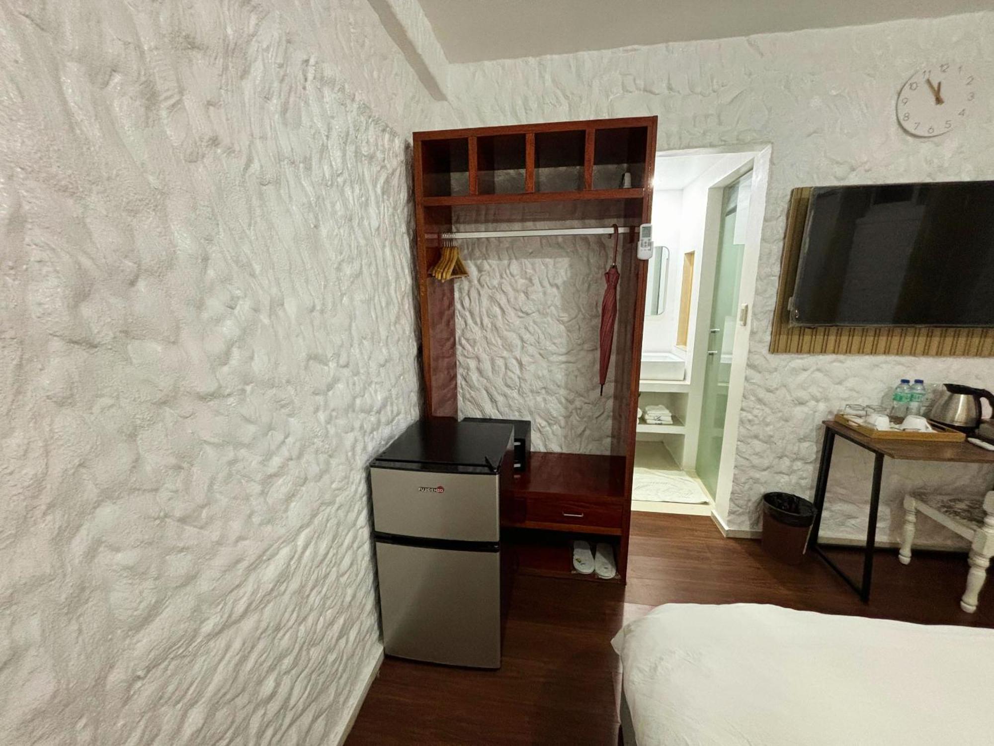 Montani Beach Resort Puerto Galera Powered By Cocotel Exterior foto