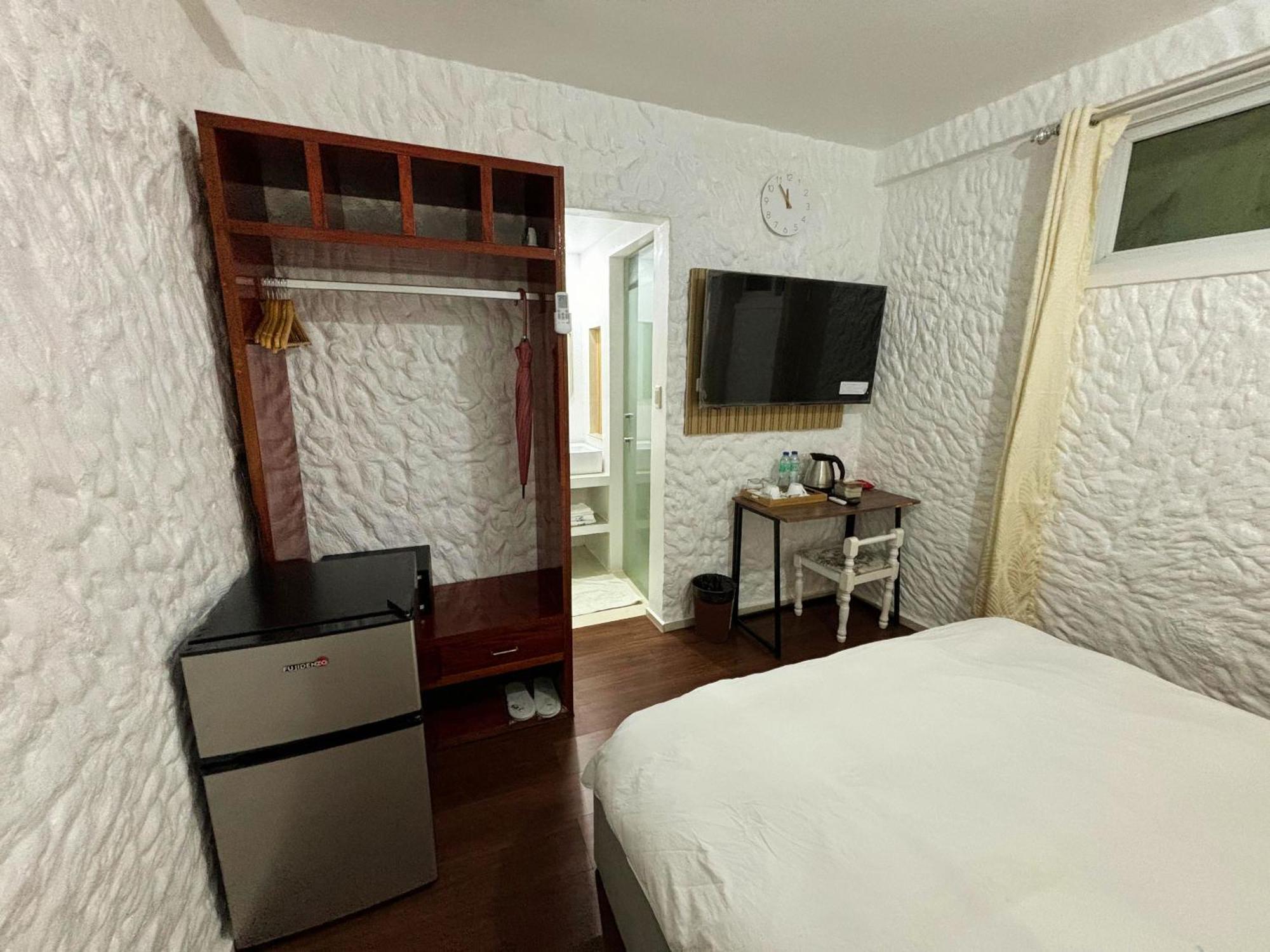 Montani Beach Resort Puerto Galera Powered By Cocotel Exterior foto